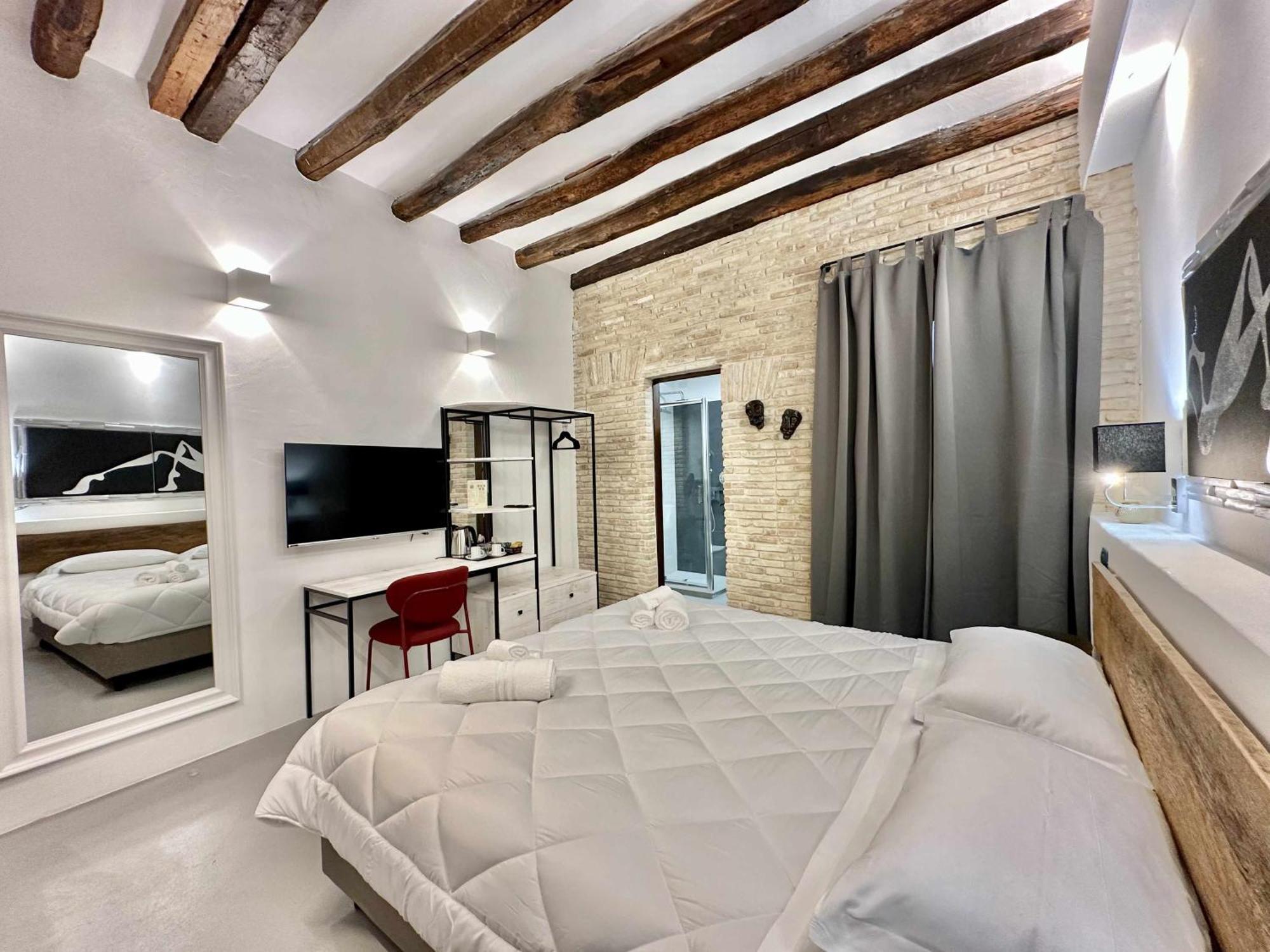 C&O Savoia Rooms Cagliari Extérieur photo